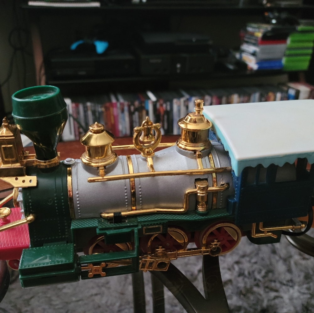 Christmas Train - Picture 2 of 12